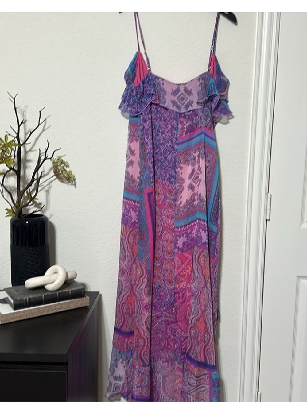NWT Gianni Bini
x DANNIJO Isabella Printed V-Neck Ruffle Crinkle Chiffon Dress - Picture 7 of 9